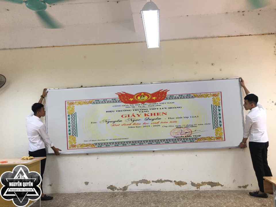 Nhiều cư dân mạng bình luận: "Một lần chơi lớn xem cả trường có trầm trồ", "To này về treo cả làng nhìn thấy học giỏi luôn"…