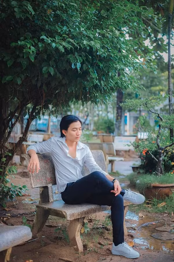 Trong bức ảnh, có thể thấy, anh chàng sở hữu vẻ ngoài khá điển trai cùng nụ cười tươi sáng. Đính kèm bức ảnh, Thành Ý còn đề dòng trạng thái có phần ngại ngùng: “Thành Ý Võ đã đổi lộn ảnh đại diện”.