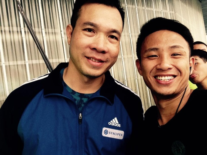 Khoảnh khắc chạy theo xe bus của Arsenal năm nào có lẽ đã thay đổi cuộc đời của Xuân Tiến theo một cách tích cực. Anh chàng đã trải nghiệm một quãng tuổi trẻ sôi động, được nổi tiếng, có cơ hội kiếm bộn tiền và có cơ duyên gắn bó với công việc đáng mơ ước.