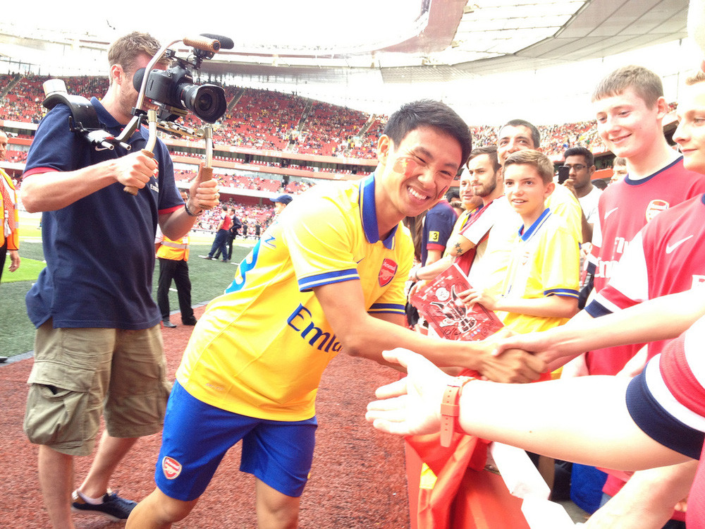 Hình ảnh Xuân Tiến khoác trên vai quốc kỳ Việt Nam, được 60.000 khán giả có mặt trên khán đài chiêm ngưỡng đã trở nên viral, được phát sóng trực tiếp trên 25 quốc gia. Anh chàng còn tranh thủ quảng bá văn hóa, ẩm thực Việt tới các người bạn Anh thân thiện.