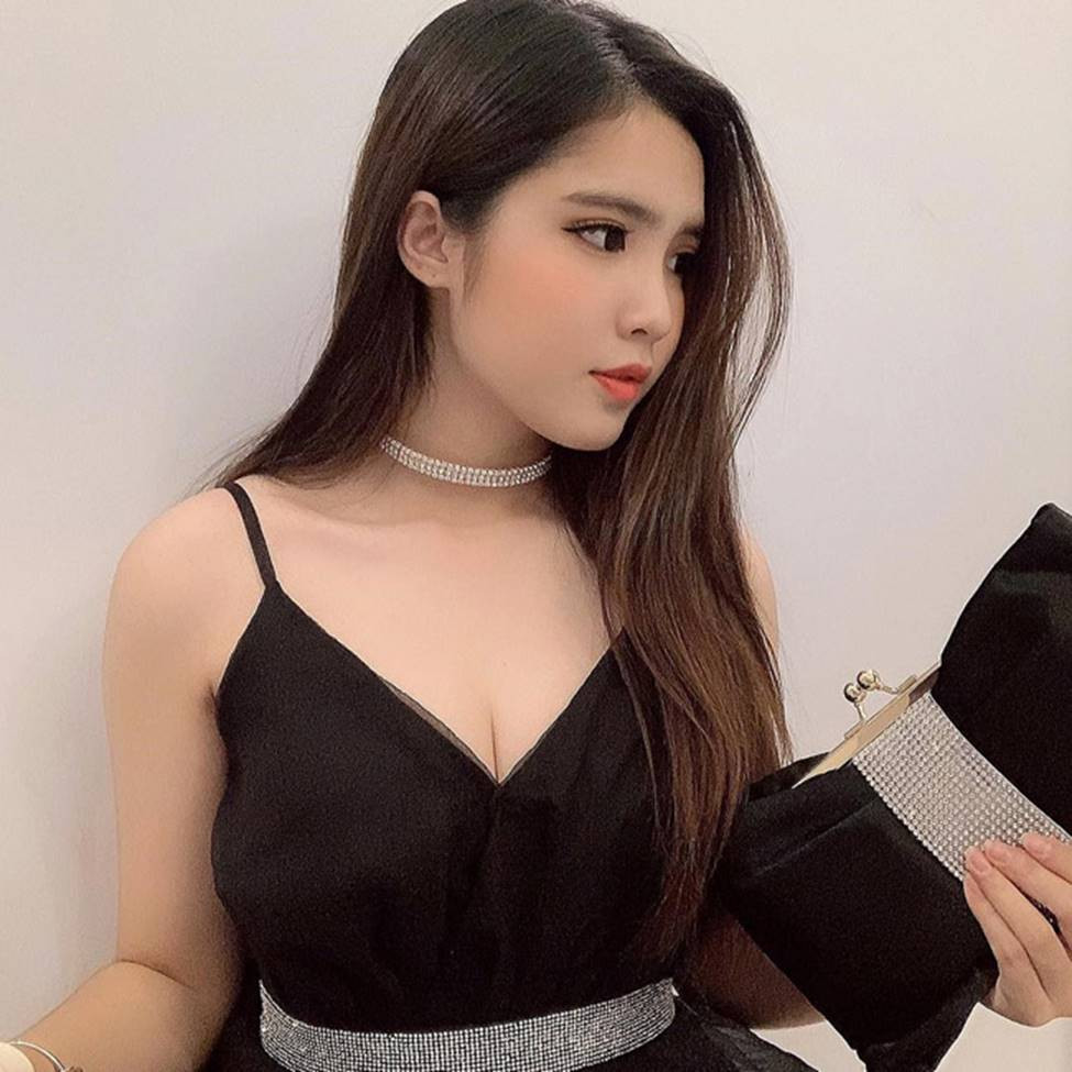 Nhờ nhan sắc ngọt ngào, thần thái sang chảnh và up ảnh cuộc sống đời thường cũng khiến người ta ghen tỵ vì Đoan Nghi vừa xinh đẹp lại là “rich kid” chính hiệu.