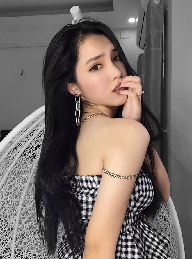 Đoan Nghi là con lai với mẹ là người Trung Quốc, bố là người Việt Nam. Thế nhưng, nhiều người hay nhầm lẫn cô lai Thái bởi những đường nét vô cùng sắc sảo trên gương mặt.