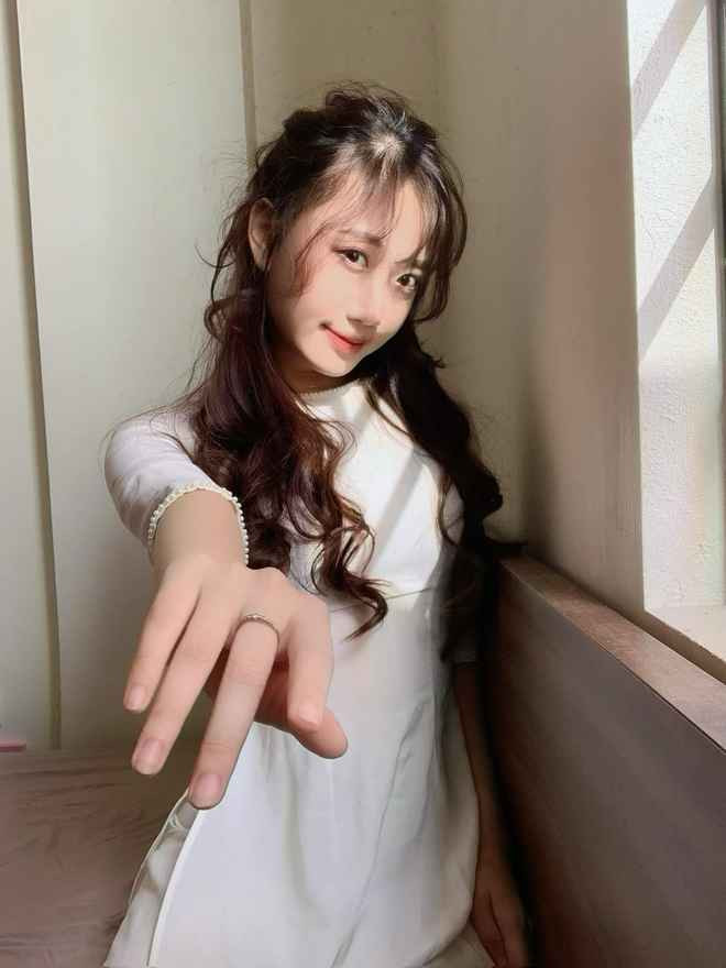 Sau đoạn clip hơn 8 triệu lượt xem, "in tư" của hot girl Mỹ Hoa được rất nhiều người săn lùng.