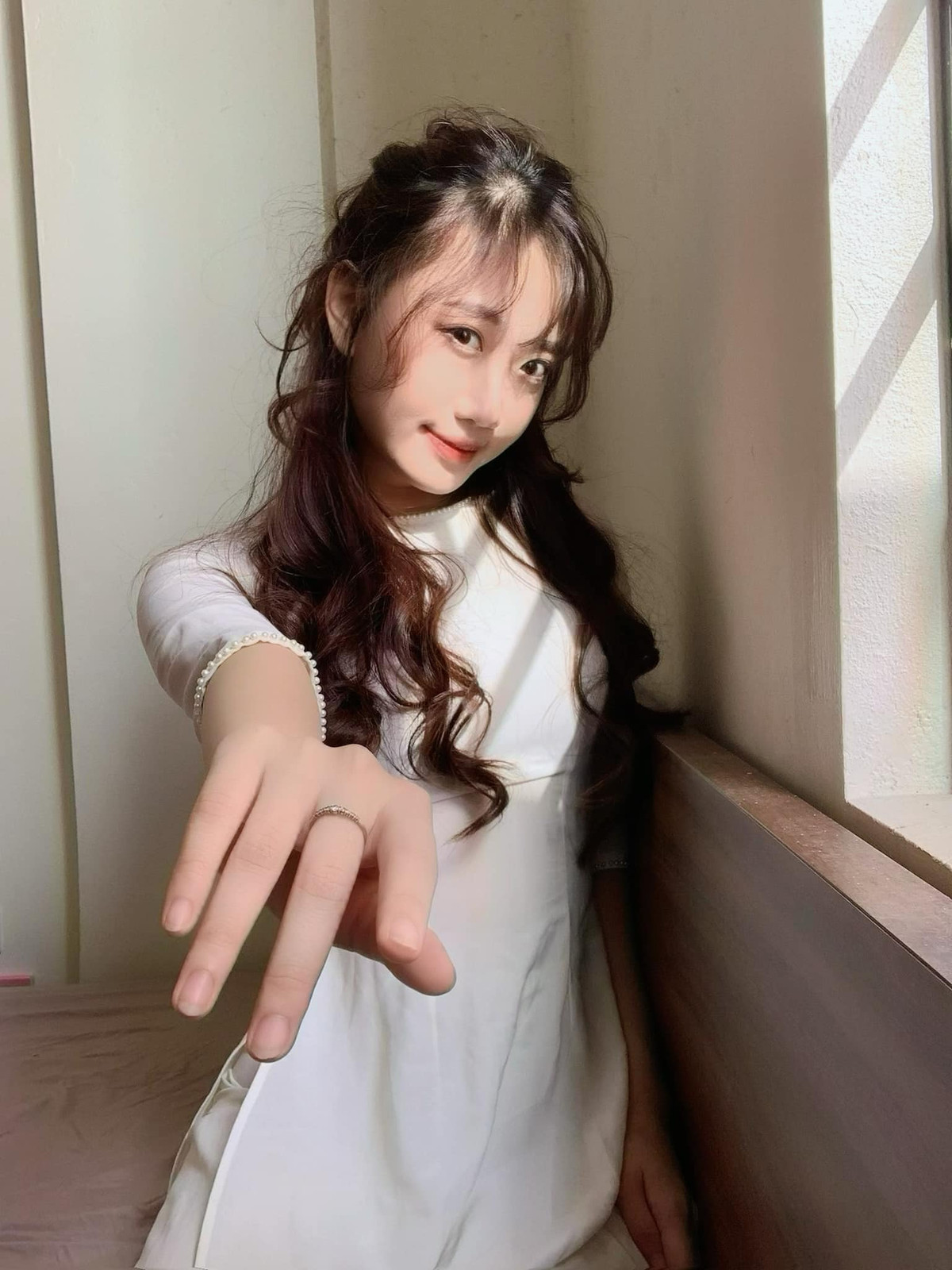 Theo học ngành Thiết kế thời trang, Mỹ Hoa có lợi thế hơn so với nhiều thí sinh khác. Ngoài việc học, cô nàng còn tham gia một vài hoạt động nghệ thuật như người mẫu ảnh, thử sức với diễn xuất,...