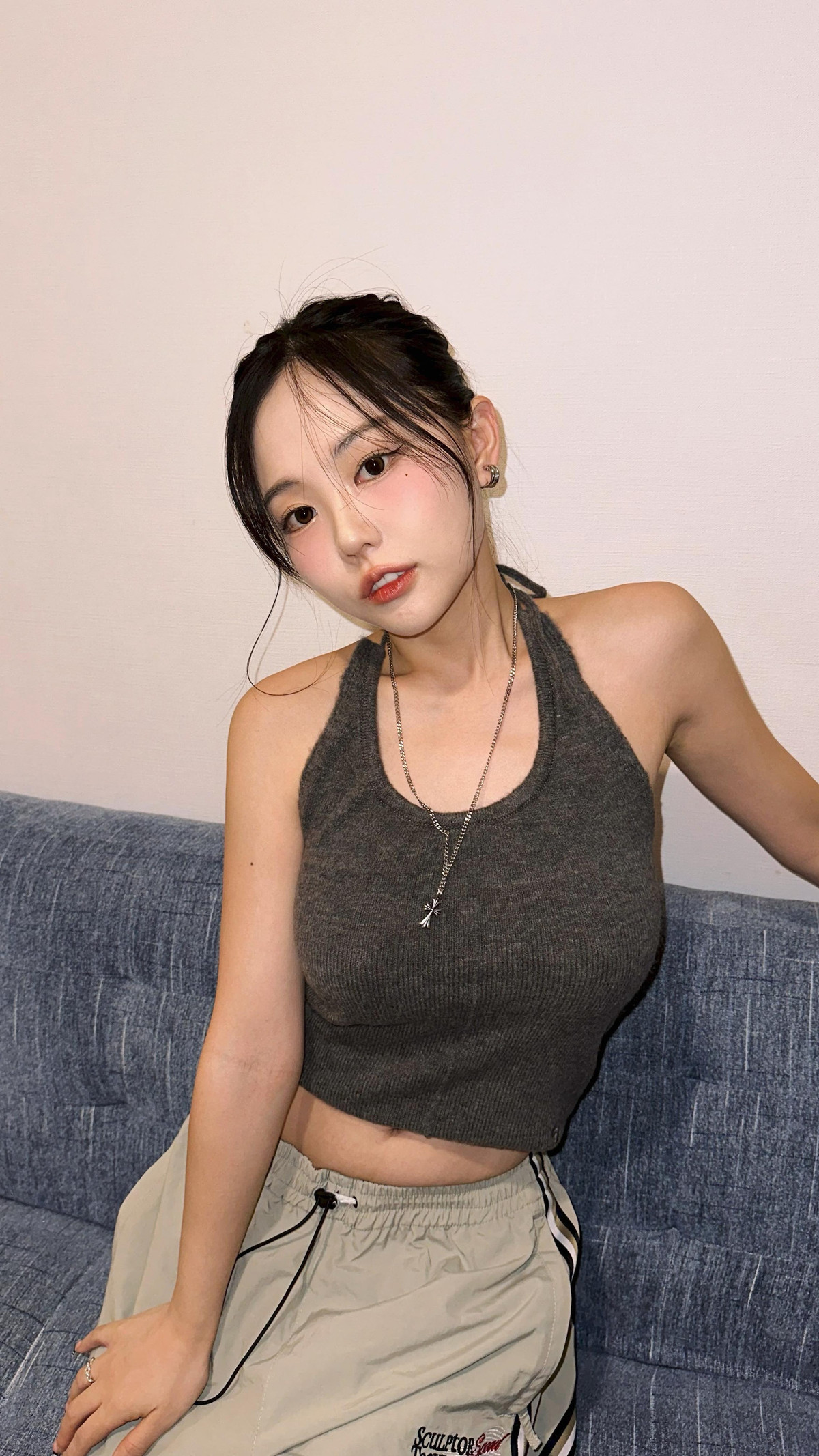 Bên cạnh đó, cô cũng rất thích diện bikini, người đẹp mặc đồ tắm lúc đi biển, đi party cùng bạn bè hoặc thậm chí là leo núi tuyết.