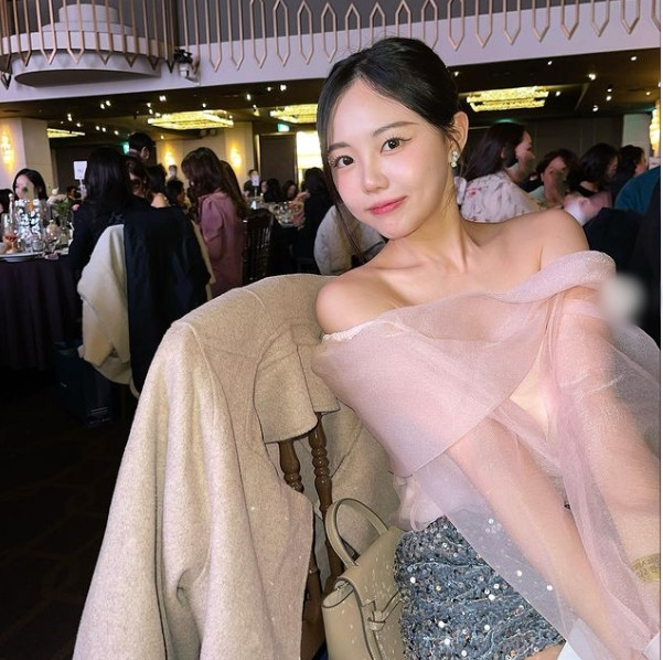 Hot girl này được biết đến sau khi xuất hiện trên chương trình Ulzzang Shidae của Comedy TV năm 2009. Hiện tại, cô vẫn gây chú ý vì quá trẻ đẹp dù đã bước sang tuổi 31 và có 2 người con.