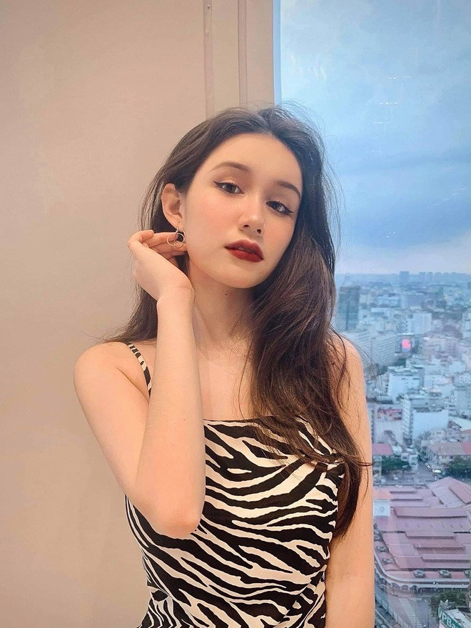 Không những vậy, Mia Lali từng có thời gian dài học nhảy và theo đuổi nghệ thuật vũ đạo, nên cô sở hữu thân hình cân đối với chiều cao đáng nể, thần thái quyến rũ.