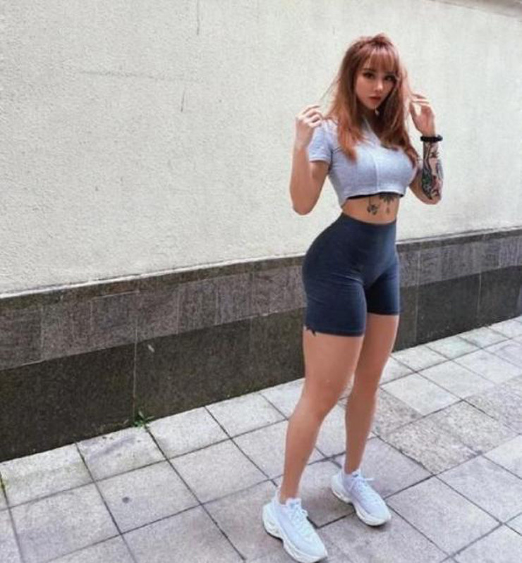 Không đẹp theo kiểu nhẹ nhàng "yểu điệu thục nữ", cô nàng 9X có vẻ đẹp theo xu hướng Âu - Mỹ, nơi phụ nữ đẹp mạnh mẽ, có số đo "vòng 1" và "vòng 3" nảy nở.