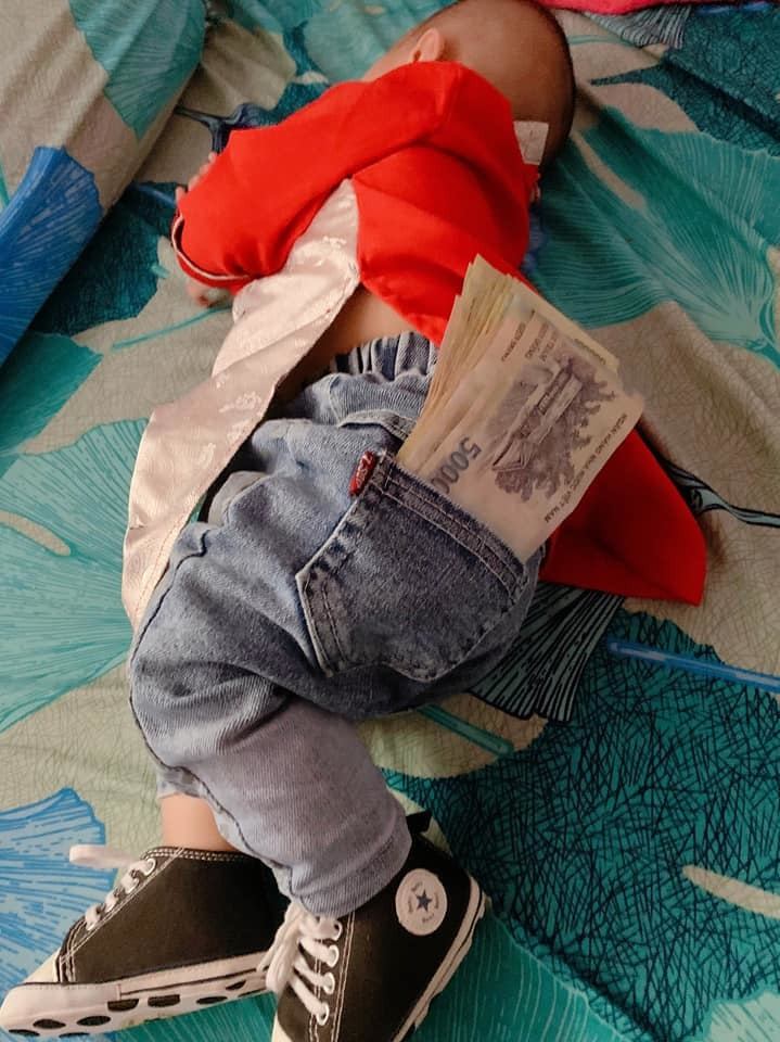 Đặc biệt trong dịp quan trọng này, việc mừng tuổi các em nhỏ là điều không thể thiếu. Theo quan niệm từ xa xưa, mừng tuổi cho trẻ con với mong muốn gửi lời chúc may mắn, em bé sẽ khỏe mạnh, ngoan ngoãn, học giỏi…