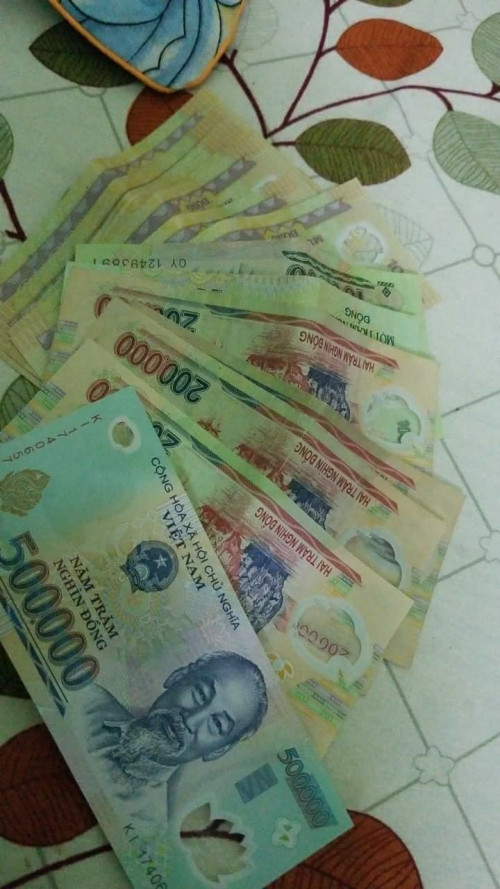 Nhìn qua những bức hình chụp tiền lì xì của các bé được bố mẹ khoe, đếm sơ sơ số tiền có thể lên tới hàng chục triệu đồng.