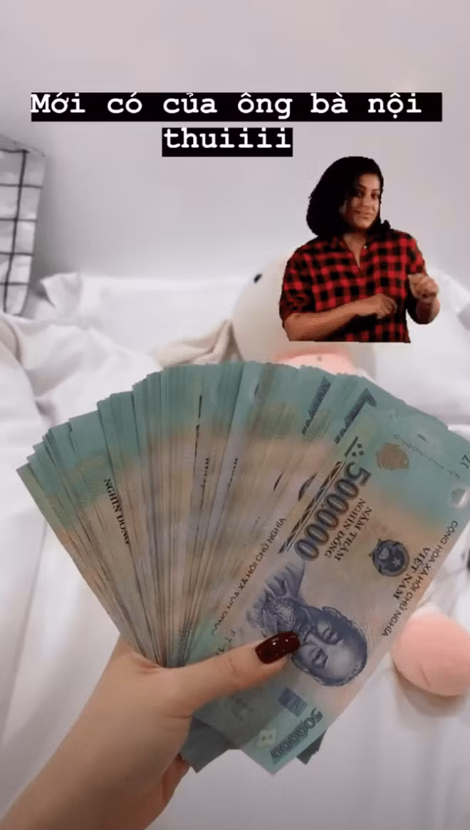 Bo me khoe li xi cua 