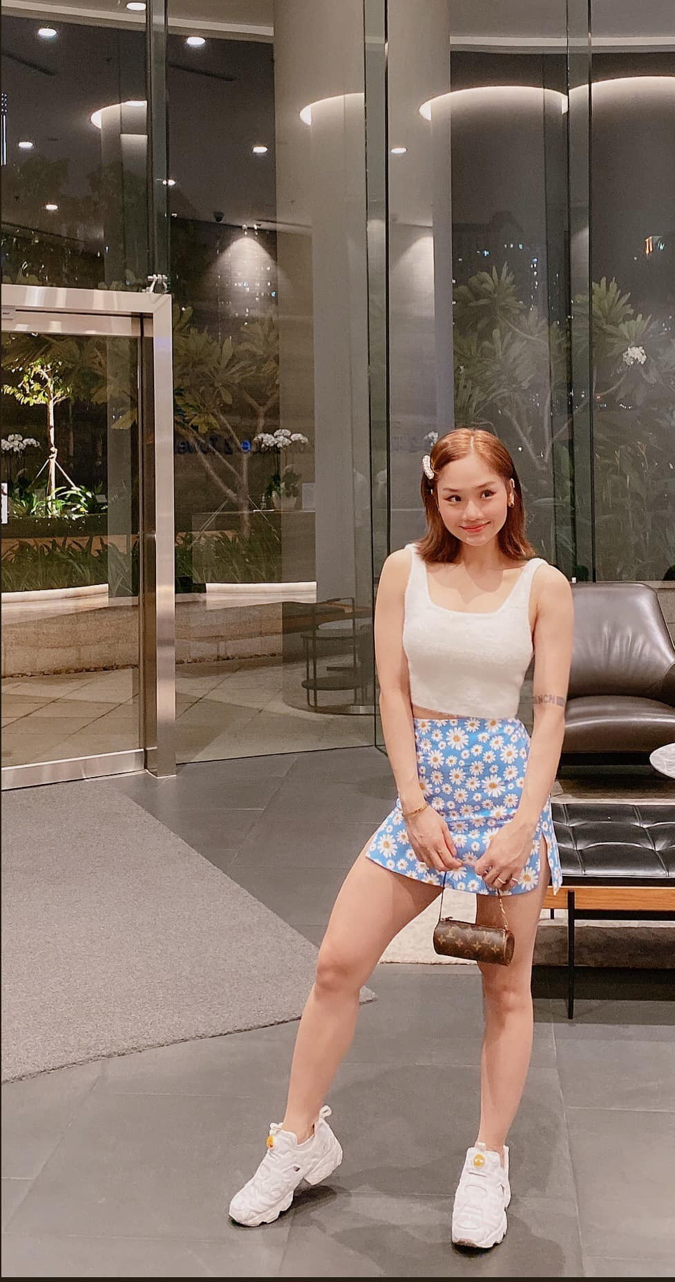 Nữ ca sĩ Miu Lê từng lao vào giảm cân cấp tốc, nhịn ăn và uống nước cốt chanh nhiều đến tràn dịch dạ dày phải nhập viện.