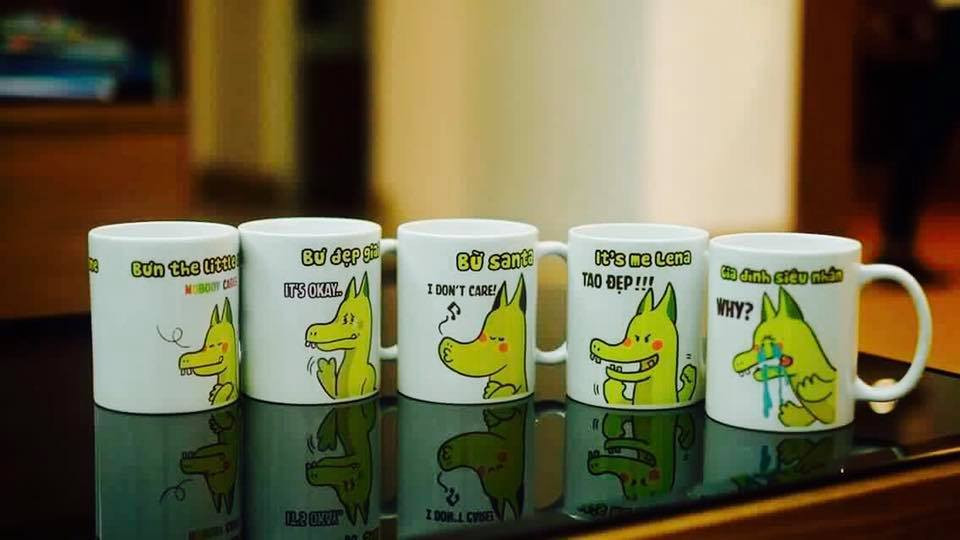 Thời gian đó, rất nhiều những sản phẩm ăn theo Pikalong được netizen tận dụng và buôn bán ví dụ như cốc, áo... in hình linh vật nổi tiếng năm 2017 này.