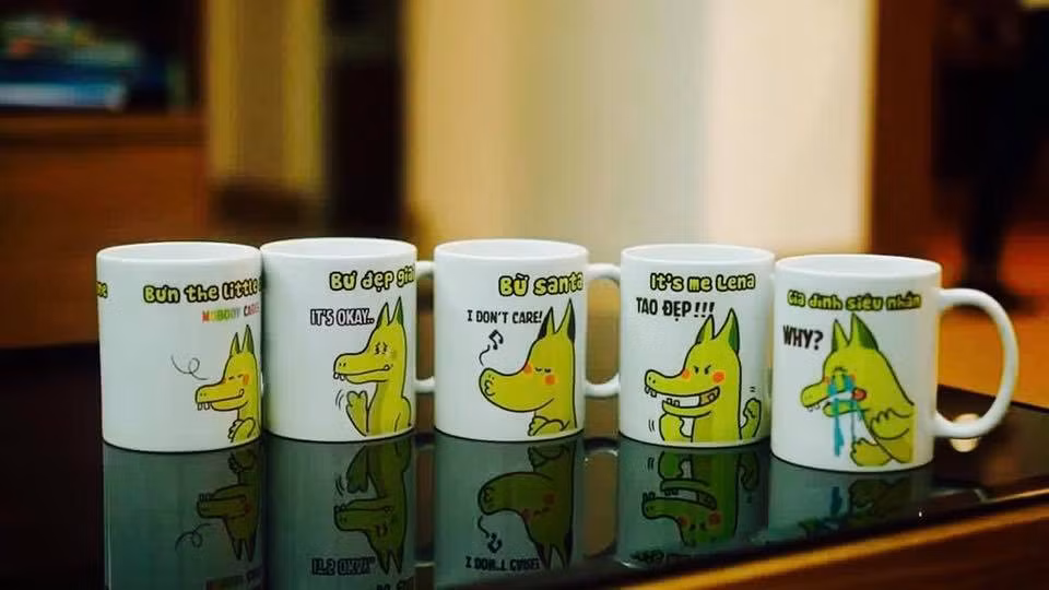 Thời gian đó, rất nhiều những sản phẩm ăn theo Pikalong được netizen tận dụng và buôn bán ví dụ như cốc, áo... in hình linh vật nổi tiếng năm 2017 này.