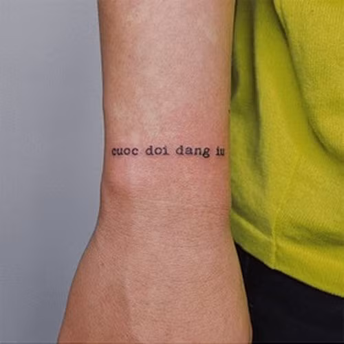 Vào thời điểm đó, T.A nhận ra rằng cách giao tiếp của mẹ với cô xưa nay chưa hợp lý. Cô quyết định hủy chuyến đi để ở lại bên mẹ. Quyết định này của T.A đã vấp phải nhiều lời chê cười nhưng bản thân T.A lại vô cùng hạnh phúc bởi ở bên mẹ luôn là ưu tiên số một của cô.