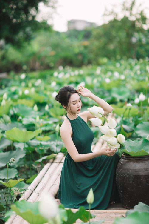 Khi được hỏi về việc ngày nay có nhiều người dấn thân vào showbiz bất chấp tạo scandal để được nổi tiếng, nữ DJ bày tỏ quan điểm: “Mình sẽ không lên tiếng về vấn đề này vì mỗi người đều có lý tưởng sống, có kế hoạch phát triển của riêng mình. Và chính họ phải chịu trách nhiệm cho cuộc sống của họ. Với cá nhân mình, chỉ cần có cơ hội là sẽ tiếp đón, sẽ cố gắng bằng chính thực lực của mình. Hơn nữa mình nghĩ vạn sự tùy duyên, không nói trước được gì”.