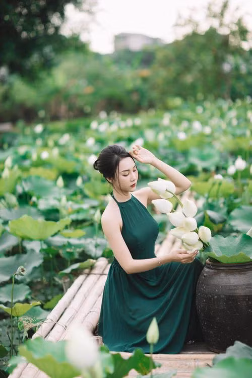 Khi được hỏi về việc ngày nay có nhiều người dấn thân vào showbiz bất chấp tạo scandal để được nổi tiếng, nữ DJ bày tỏ quan điểm: “Mình sẽ không lên tiếng về vấn đề này vì mỗi người đều có lý tưởng sống, có kế hoạch phát triển của riêng mình. Và chính họ phải chịu trách nhiệm cho cuộc sống của họ. Với cá nhân mình, chỉ cần có cơ hội là sẽ tiếp đón, sẽ cố gắng bằng chính thực lực của mình. Hơn nữa mình nghĩ vạn sự tùy duyên, không nói trước được gì”.