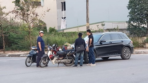 Va chạm giao thông có lẽ đã trở thành một điều quá đỗi bình thường đối với chúng ta. Nhưng điều khác thường cần được nói tới chính là cách hành xử của những người trong cuộc khi sự việc diễn ra.