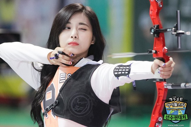 Tuy nhiên, cộng đồng fan của TWICE đã lên tiếng giải thích: "Tzuyu là một thần tượng chứ không phải một vận động viên" để tránh gây hiểu lầm.