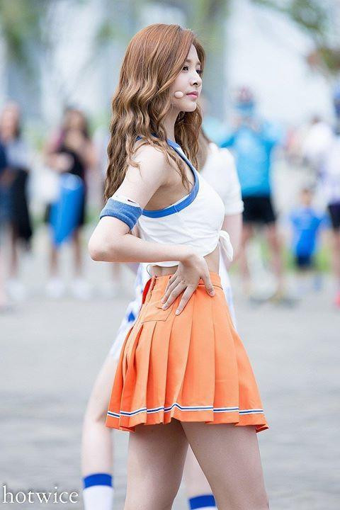 Năm 2019, Tzuyu vượt mặt nhiều mỹ nhân đình đám để giành danh hiệu "Gương mặt đẹp nhất thế giới" do TC Candler bình chọn.