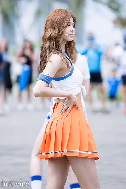 Năm 2019, Tzuyu vượt mặt nhiều mỹ nhân đình đám để giành danh hiệu "Gương mặt đẹp nhất thế giới" do TC Candler bình chọn.