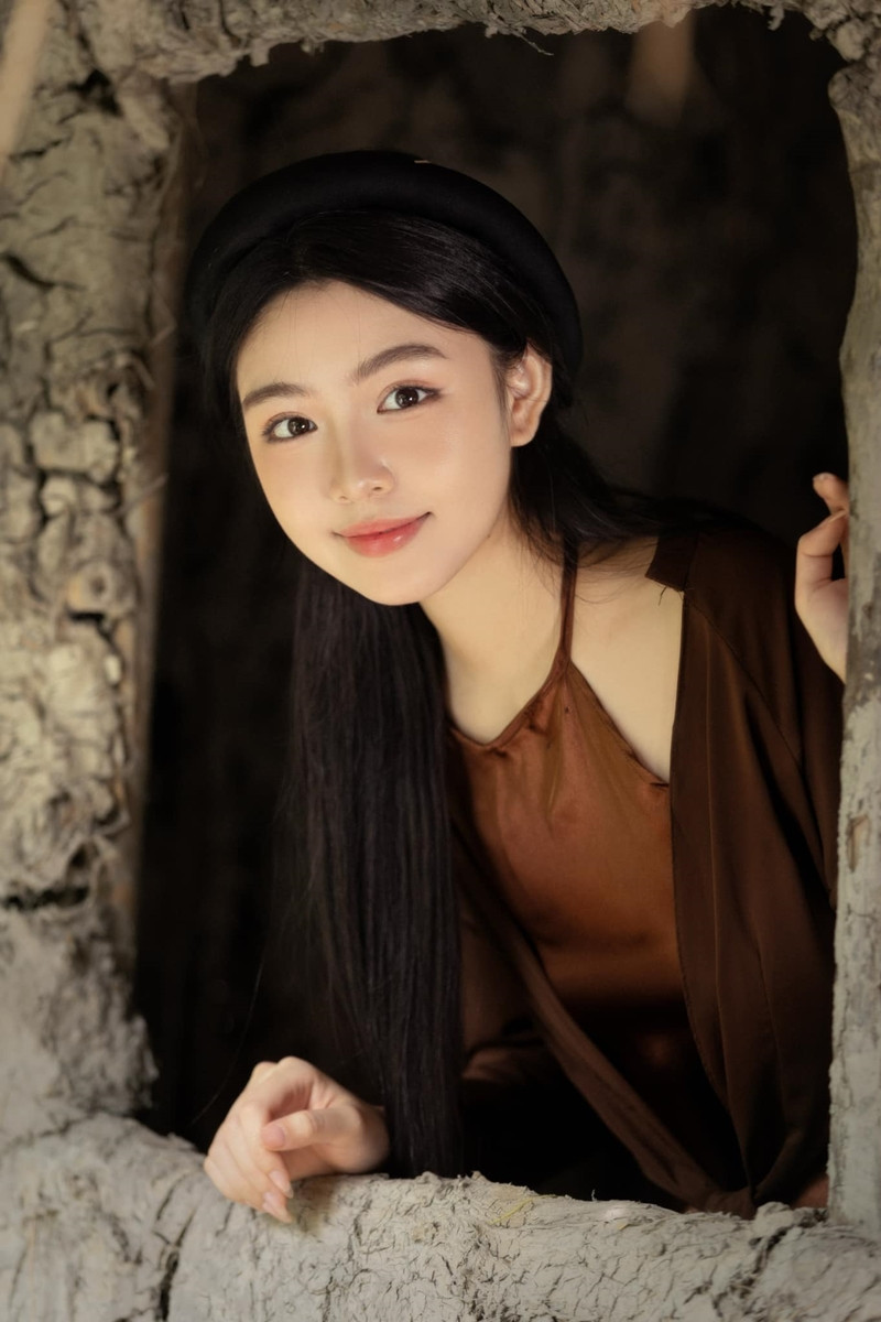 Bên cạnh việc học, cô bạn cũng tham gia một số hoạt động nghệ thuật và là một KOL được yêu thích trên mạng xã hội.