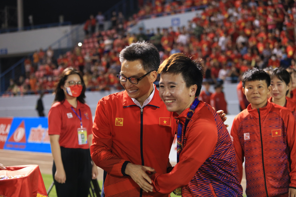 Trước đó, tuyển nữ được thưởng 1,3 tỷ sau chiến thắng đánh bại Myanmar để giành quyền vào chơi trận Chung kết.