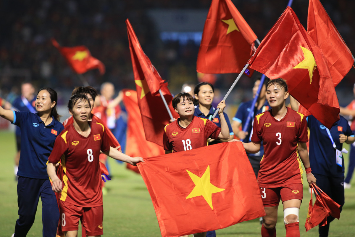 Tối ngày 21/5, đội tuyển nữ Việt Nam đã có chiến thắng ngoạn mục trước tuyển nữ Thái Lan trong khuôn khổ trận Chung kết môn bóng đá nữ SEA Games 31.