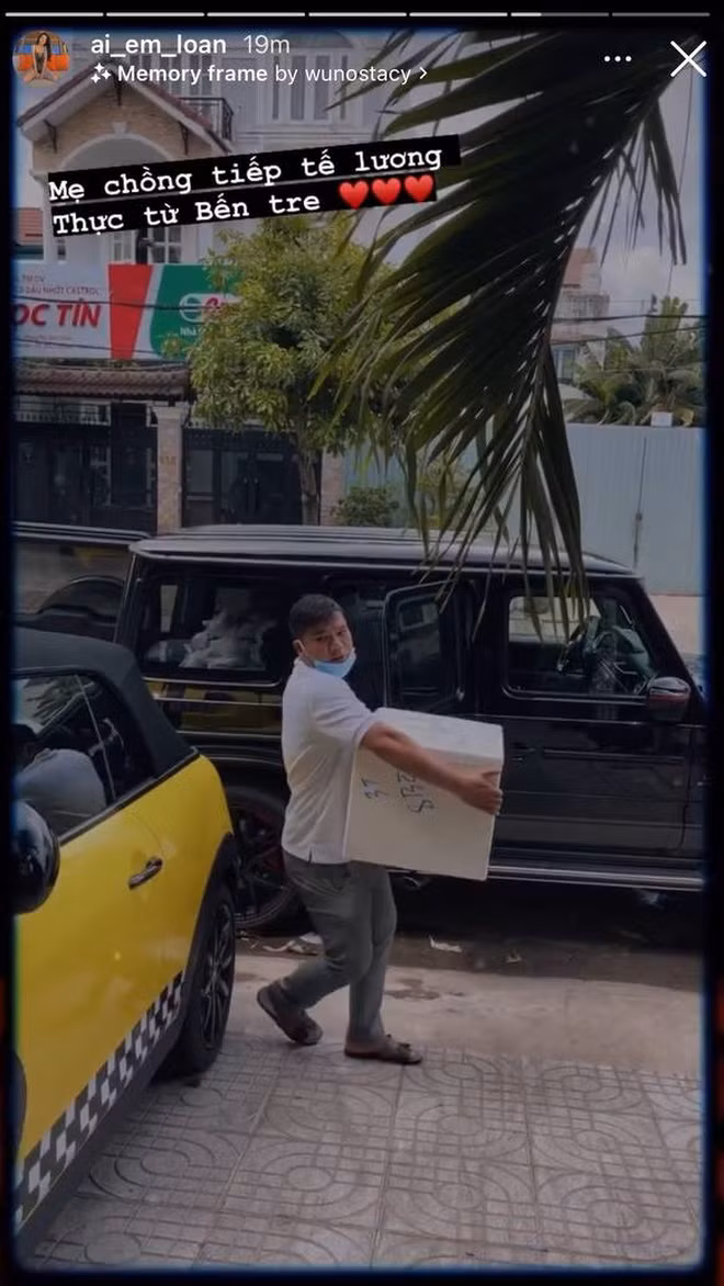 Có ai làm dâu sướng như gái xinh Lê Loan, được mẹ chồng cẩn thận gói ghém từng món đồ đủ cả rau củ, thịt thà gửi từ quê lên trong những ngày mà TP HCM giãn cách xã hội.