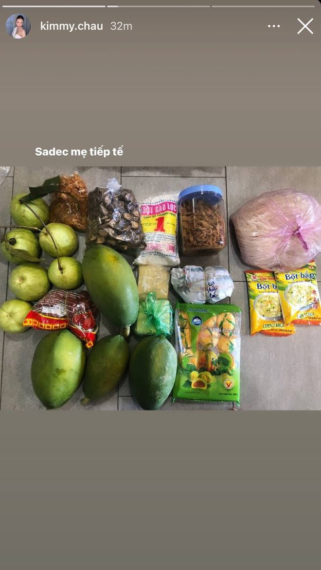 Kimmy Châu mới đây còn share nhẹ thêm ảnh ọt bao nhiêu là rau xanh tươi ngon được người thân gửi lên từ Đà Lạt.