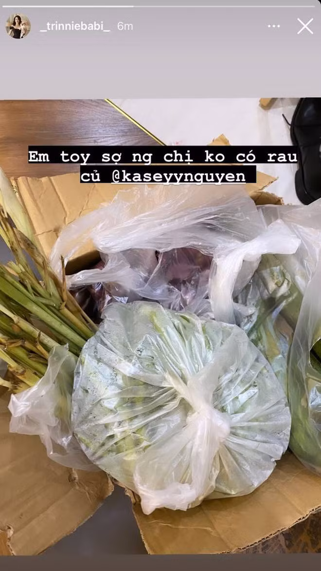 Cô em của Trinh Hoàng quá yêu chị gái nên đã gửi sang cho rich kid biết bao là đồ ngon.