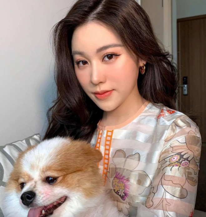 Trinh Hoàng là gái xinh tiếp theo vào team được gia đình tiếp tế trong những ngày dịch COVID-19 hoành hành.