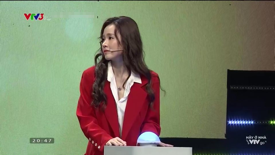 Thời gian gần đây, Midu liên tục dính tin đồn với các ngôi sao như Quốc Trường cho tới Anh Đức, Anh Huy...