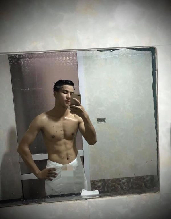 Những bức ảnh của chàng lính cứu hỏa được ví như "soái ca" được đăng tải trên diễn đàn Hội những người thích ngắm trai châu Á ngay lập tức nhận được sự hưởng ứng của nhiều người. Đặc biệt, hội chị em cũng tích cực truy tìm tung tích của anh chàng.