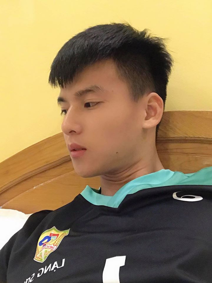 Gương mặt đẹp cùng những câu thả thính đậm chất ngôn tình khiến hội chị em không ngần ngại ấn nút theo dõi H.H ầm ầm.