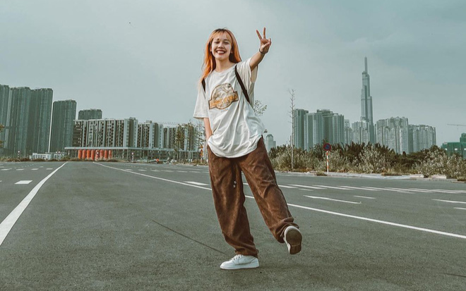 Hình ảnh cô quân nhân với vóc dáng nhỏ bé nhưng vô cùng hài hước, dũng cảm và linh hoạt đã giúp Hậu Hoàng ghi được dấu ấn mạnh trong mắt người hâm mộ.