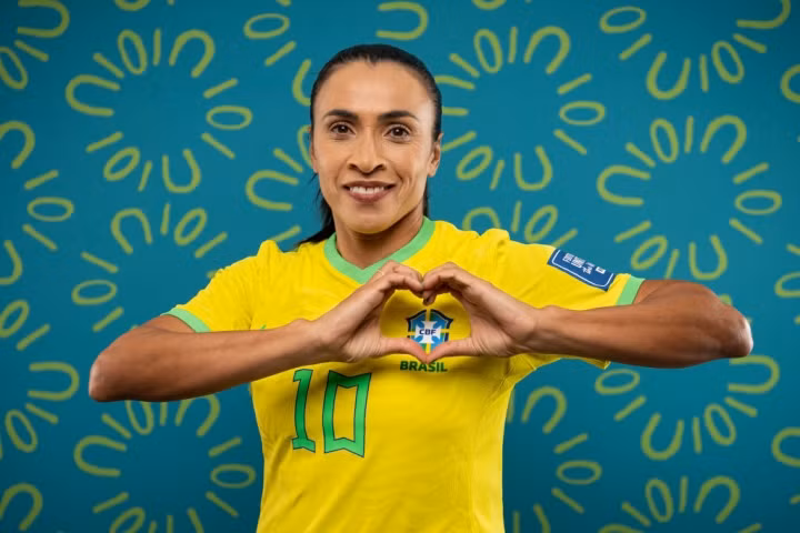 Marta Vieira Da Silva (Brazil) là một trong những nữ cầu thủ vĩ đại nhất mọi thời đại. Cô là nữ cầu thủ ghi nhiều bàn thắng nhất cho đội tuyển Brazil, với 115 bàn sau 174 lần ra sân. Marta cũng 6 lần nhận danh hiệu Cầu thủ xuất sắc nhất thế giới.