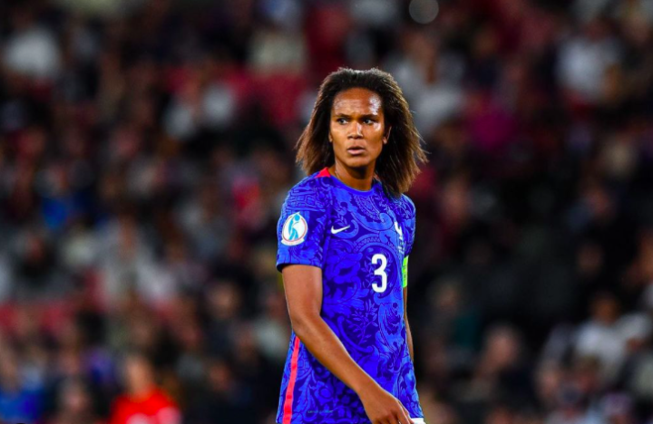 Wendie Renard là đội trưởng tuyển Pháp tại World Cup 2023. Trung vệ 32 tuổi này đã cùng Lyon giành 14 chức vô địch Pháp và 8 cúp châu Âu. Cô đã chơi 144 trận cho tuyển Pháp và đây là kỳ World Cup thứ ba trong sự nghiệp.