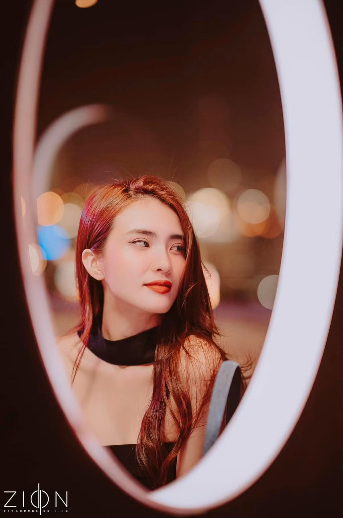 Tại đây, Khánh Chi đã có bạn trai mới và bắt đầu cuộc sống hạnh phúc. Cựu hot girl này có cô con gái tên Ruby.