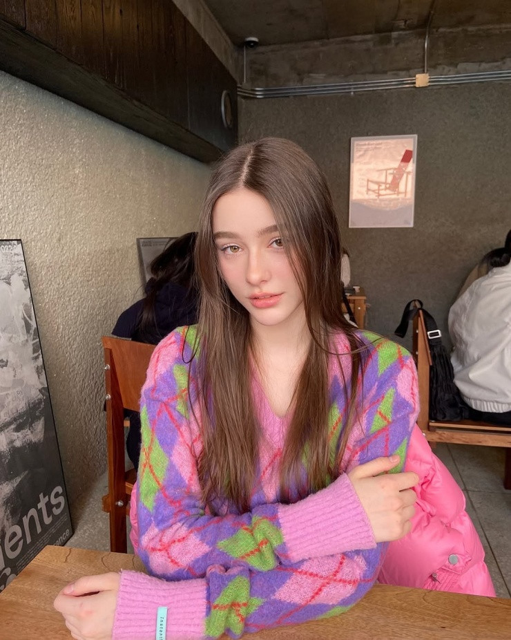 Năm 2023, Dasha đứng thứ hai trong Top 100 Gương mặt đẹp nhất thế giới do tạp chí TC Candler bình chọn.