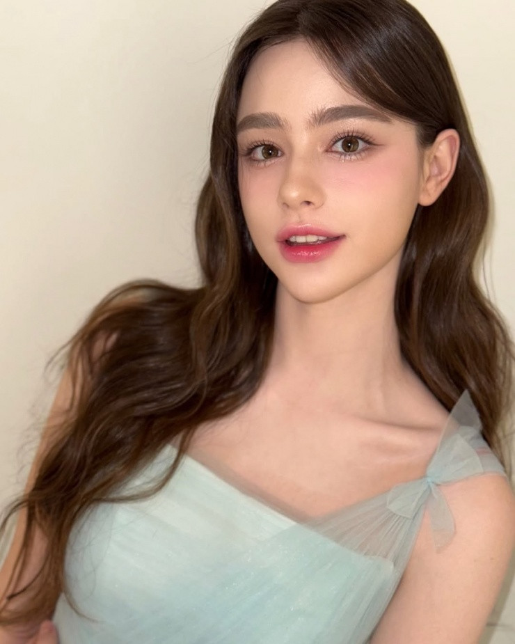 Trong một chương trình truyền hình phát sóng ngày 5/2, Dasha Taran thẳng thắn đáp trả nghi vấn phẫu thuật thẩm mỹ của MC Tak Jae-hoon: "Không. Tôi hoàn toàn tự nhiên. Bạn không thể tin được vì tôi quá xinh đẹp sao?".