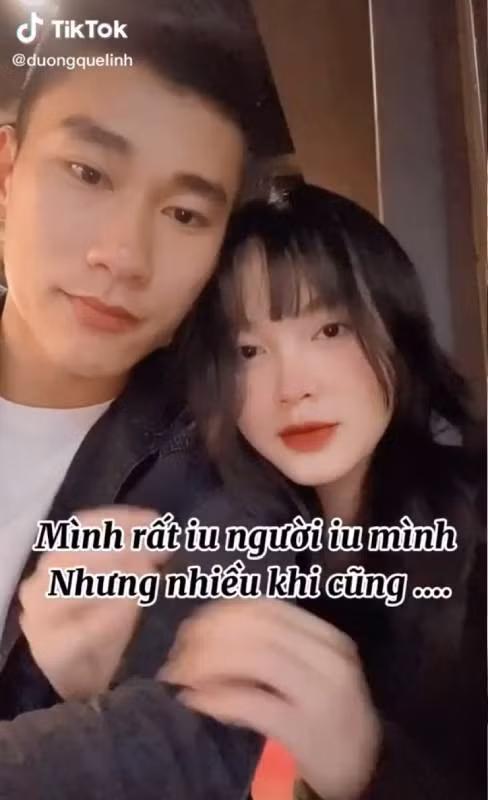 Nhâm Mạnh Dũng có chuyện tình đẹp với bạn gái hot girl cùng tuổi. Cặp đôi công khai tình cảm vào tháng 9/2020.