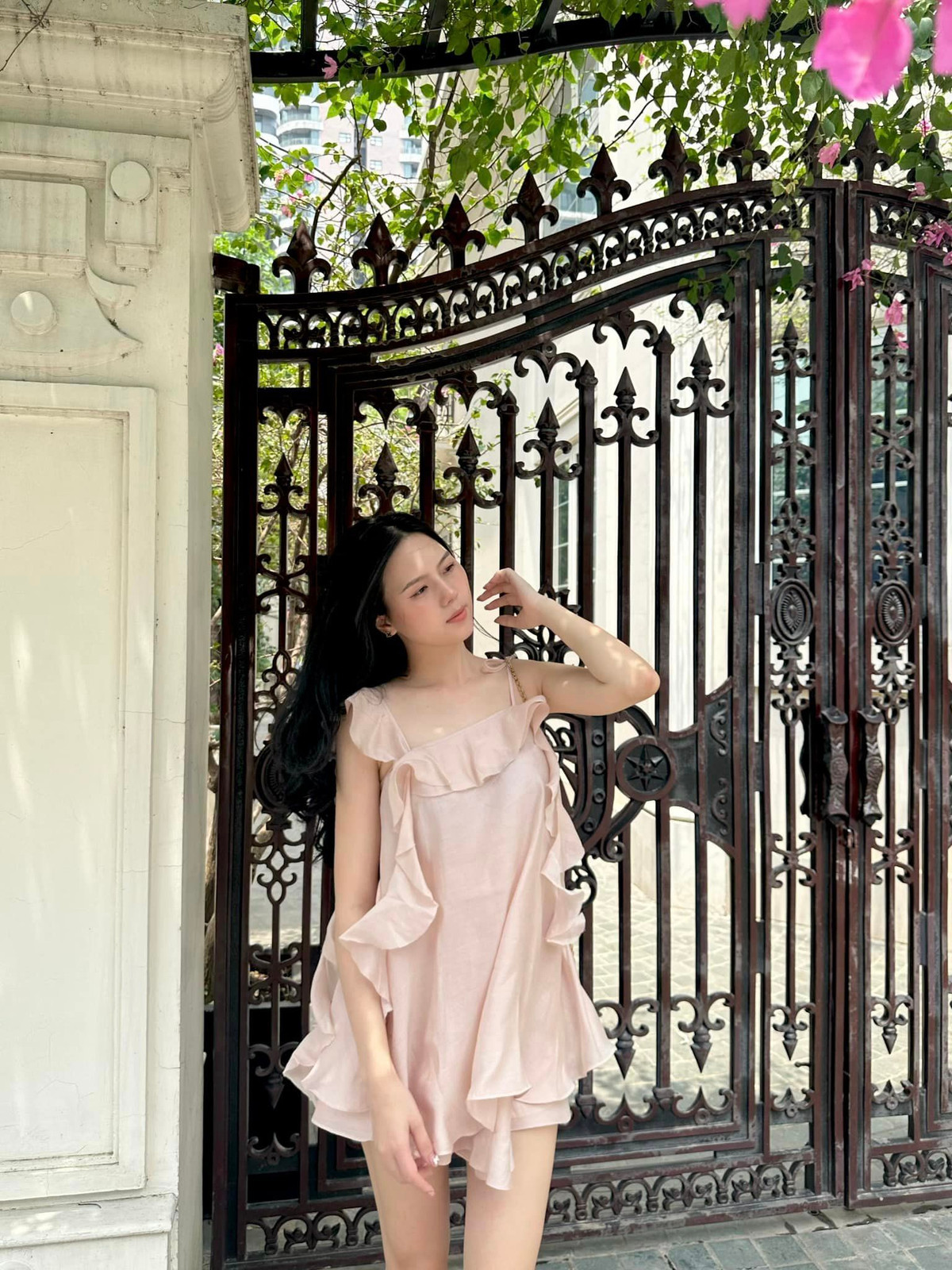 Thậm chí, người đẹp sinh năm 2000 biết lựa chọn phong cách thời trang phù hợp và trở nên thu hút hơn trước.