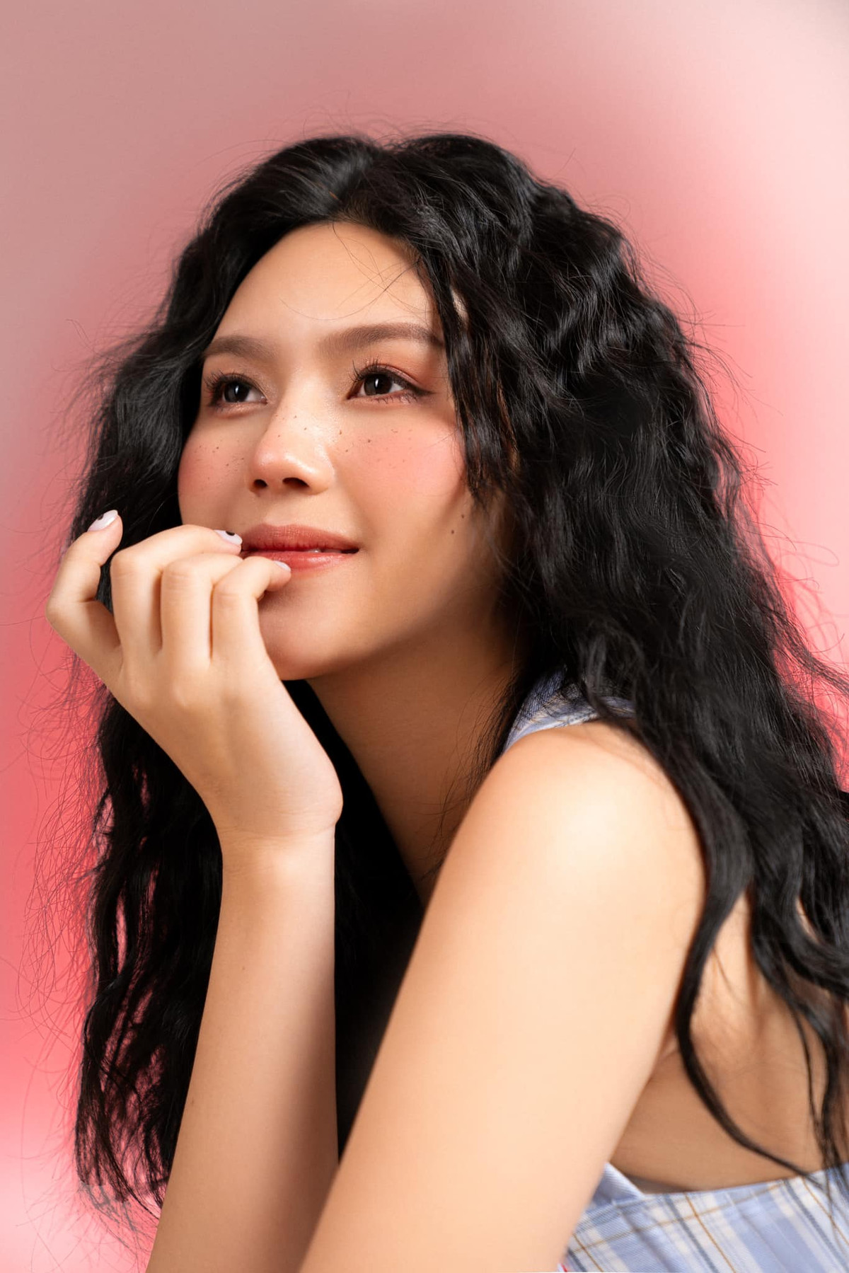 Uyên Kem (tên thật Ngô Tố Uyên, SN 2000, Tuyên Quang) là người mẫu ảnh, quảng cáo cho nhiều thương hiệu thời trang tại Hà Nội.