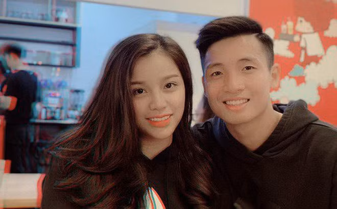 Cùng ngắm nhìn thêm những khoảnh khắc hạnh phúc giữa Bùi Tiến Dũng và Khánh Linh trước khi đám cưới diễn ra.