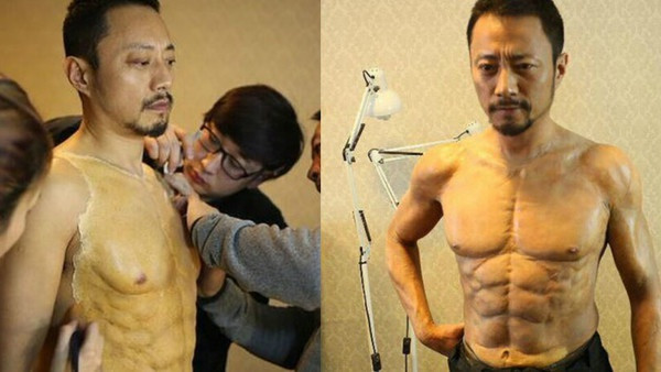 Trương Hàm Dư trong Lão Pháo Nhi (2015): Màn hóa trang trong Lão Pháo Nhi của nam diễn viên gạo cội Trương Hàm Dư từng gây nhiều sự chú ý. Trong phim, anh vào vai một tay xã hội đen khi đã gần tuổi ngũ tuần. Nhân vật cần phần cơ bắp vừa rõ ràng, vừa gọn gàng. Và đội ngũ hóa trang cho Trương Hàm Dư đã hoàn thành nhiệm vụ xuất sắc.