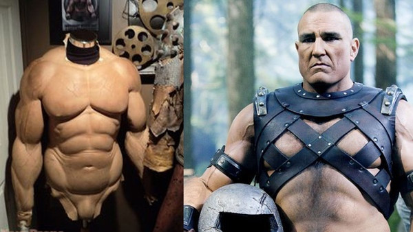 Vinnie Jones trong X-Men: The Last Stand (2006): Nổi tiếng là cựu tiền vệ có lối chơi sắt đá, Vinnie Jones không phải là người nhỏ con và dễ dàng “át vía" đối phương trên cả sân bóng lẫn trường quay. Dẫu vậy, anh vẫn phải viện đến sự hỗ trợ của trang phục độn khi hóa thân thành dị nhân Juggernaut trong The Last Stand. Đáng tiếc thay, khán giả chỉ nhớ đến nhân vật qua lời thoại lố bịch “Tao là Juggernaut đấy, con khốn!” trong một trường đoạn hành động.