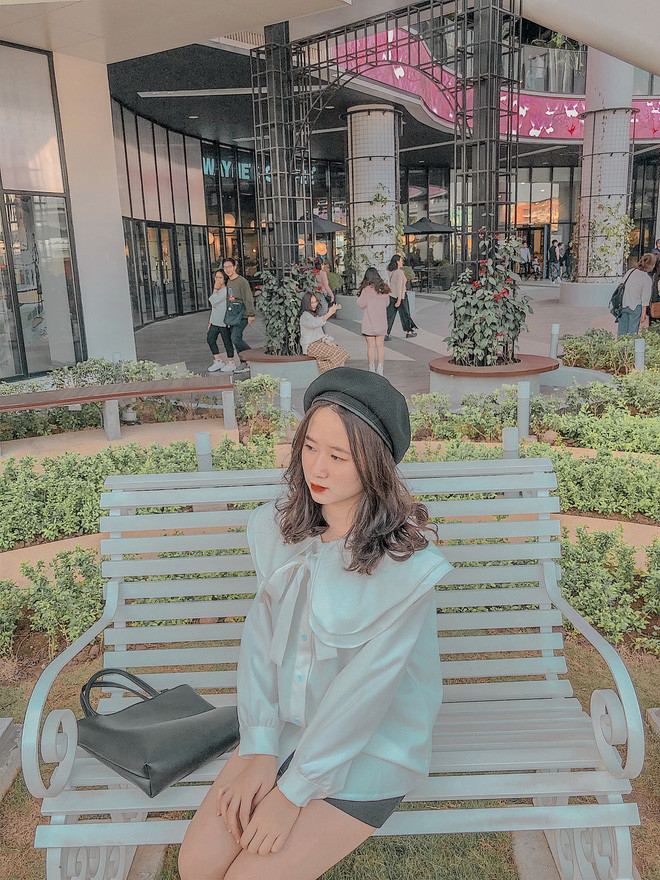 Nữ sinh 2K cho hay: "Được học trong môi trường như thế tất yếu sẽ có cơ hội phát triển tốt nhưng yếu tố tài chính cũng ảnh hưởng đến ước mơ, việc học ở VinUni cũng phụ thuộc vào điều kiện kinh tế của mỗi gia đình nhưng mình sẽ vẫn cố gắng, biết đâu 1 ngày nào đó được học bổng thì sao!"