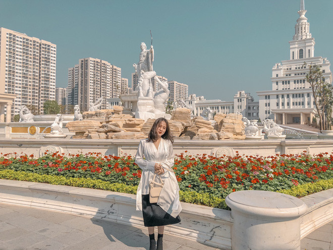 Thanh Hà cho hay, bộ ảnh được thực hiện trong dịp Tết Nguyên Đán Canh Tý tại trường đại học VinUni - Vinhomes Ocean Park - Gia Lâm - Hà Nội, đúng vào dịp Vinhomes đang diễn ra Lễ hội Hoa xuân.