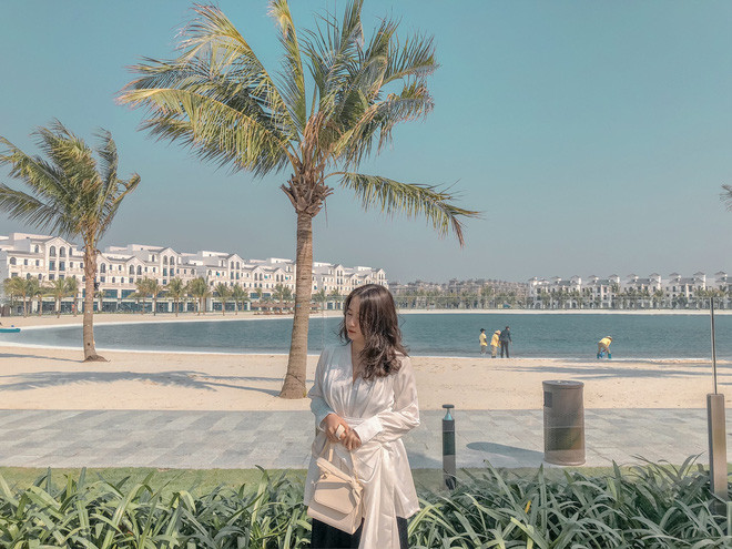 Thanh Hà nói: "Nhà mình ở Vinhomes, sau đó biết tin có tổ chức lễ hội xuân nên mình đã đi xem và chụp lại những tấm ảnh này. Ấn tượng đầu tiên của mình về VinUni là ngôi trường rất sang chảnh với quy mô hoành tráng, cơ sở vật chất đẹp, đầy đủ, tiện nghi, kiến trúc như châu Âu. Mình cảm thấy tập đoàn Vingroup có tầm nhìn chiến lược, muốn nâng tầm Việt Nam."